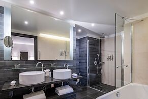 Renaissance Paris Arc de Triomphe Hotel