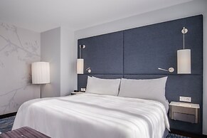 Renaissance Paris Arc de Triomphe Hotel