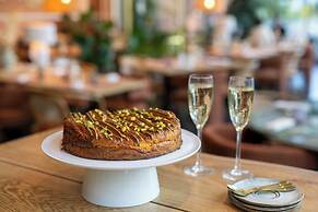 Renaissance Paris Arc de Triomphe Hotel