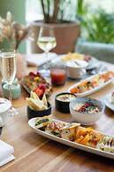 Renaissance Paris Arc de Triomphe Hotel