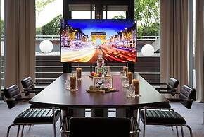 Renaissance Paris Arc de Triomphe Hotel