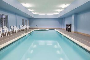 La Quinta Inn & Suites by Wyndham Garland Harbor Point