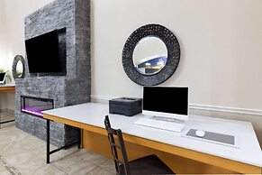 La Quinta Inn & Suites by Wyndham Garland Harbor Point