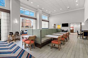 Hampton Inn & Suites Charlotte Airport