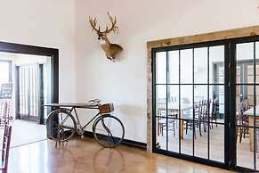 Hillside Boutique Hotel