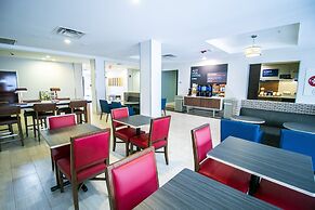 Holiday Inn Express Hotel & Suites, a Baton Rouge-Port Allen by IHG
