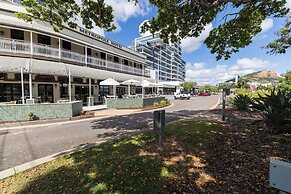 Oaks Townsville Metropole Hotel