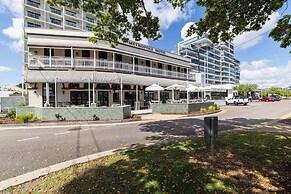 Oaks Townsville Metropole Hotel