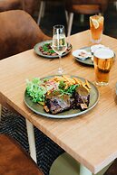 Oaks Townsville Metropole Hotel