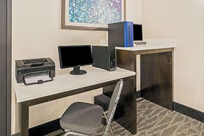 La Quinta Inn & Suites by Wyndham Oklahoma City -Yukon