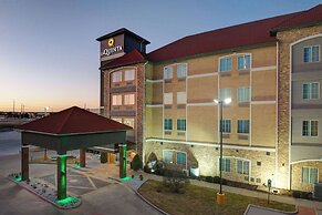 La Quinta Inn & Suites by Wyndham Allen at The Village