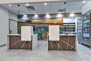 La Quinta Inn & Suites by Wyndham Allen at The Village