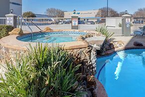 La Quinta Inn & Suites by Wyndham Allen at The Village