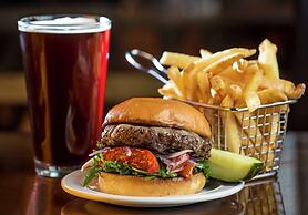 DoubleTree Suites by Hilton Hotel Detroit Downtown - Fort Shelby