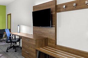 Holiday Inn Express and Suites Savannah - Midtown by IHG