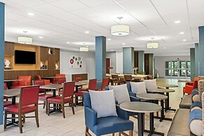 Holiday Inn Express and Suites Savannah - Midtown by IHG