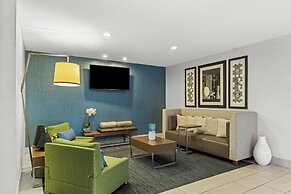 Holiday Inn Express and Suites Savannah - Midtown by IHG