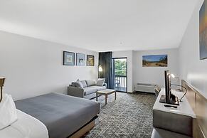 Waterbird Lakeside Inn