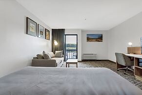 Waterbird Lakeside Inn