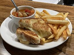 Woodbridge Inn & Tavern