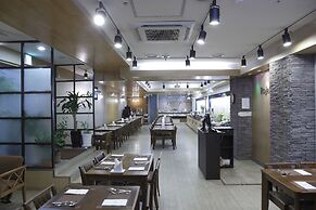 Ramada by Wyndham Dongtan Hotel