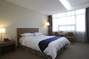 Ramada by Wyndham Dongtan Hotel