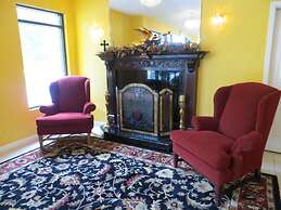 Golden Manor Inn & Suites