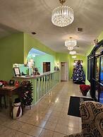 Golden Manor Inn & Suites