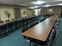 Golden Manor Inn & Suites