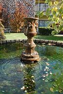 Golden Manor Inn & Suites