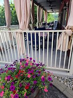 Golden Manor Inn & Suites