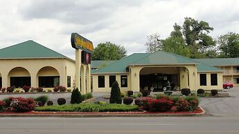 Golden Manor Inn & Suites