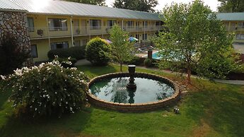 Golden Manor Inn & Suites
