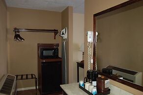 Golden Manor Inn & Suites