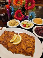 Golden Manor Inn & Suites