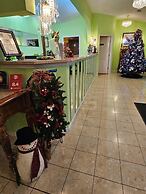 Golden Manor Inn & Suites