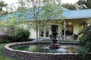 Golden Manor Inn & Suites