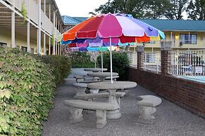 Golden Manor Inn & Suites