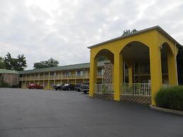 Golden Manor Inn & Suites