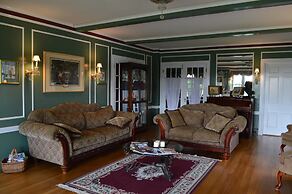 Brewster Inn
