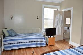 Brewster Inn