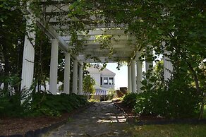Brewster Inn