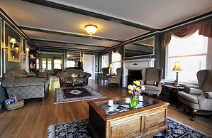 Brewster Inn