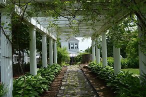 Brewster Inn