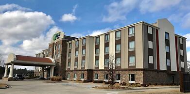 Holiday Inn Express Inn & Suites Searcy by IHG
