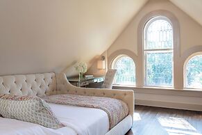 Stonehurst Place Bed & Breakfast