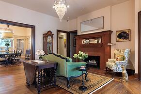 Stonehurst Place Bed & Breakfast