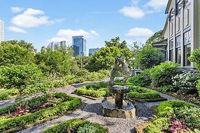 Stonehurst Place Bed & Breakfast