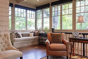 Stonehurst Place Bed & Breakfast