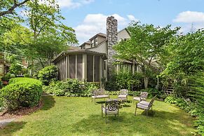 Stonehurst Place Bed & Breakfast